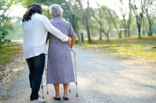 How Home Health Allows Seniors to Stay Independent
